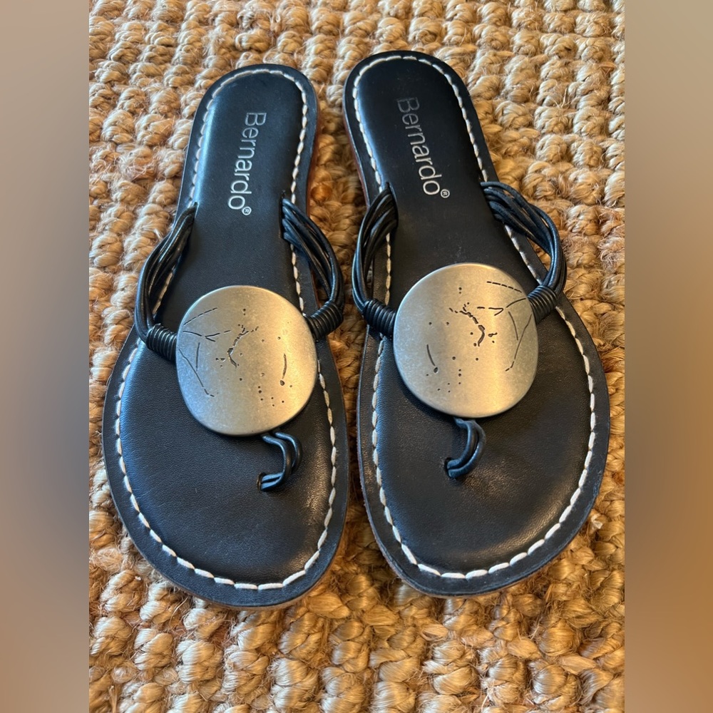 Bernardo Leather Sandals Black Silver Disc SZ 10